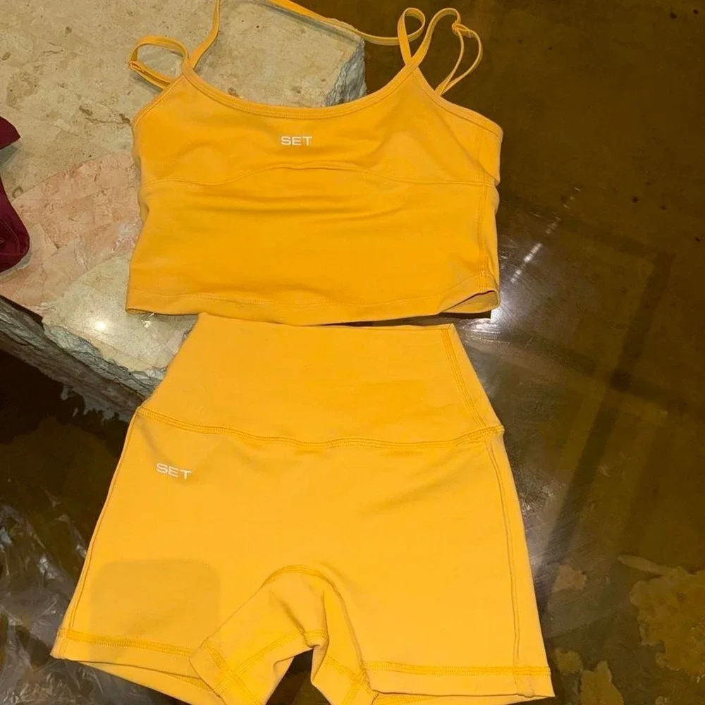Set active yellow set top and bottom